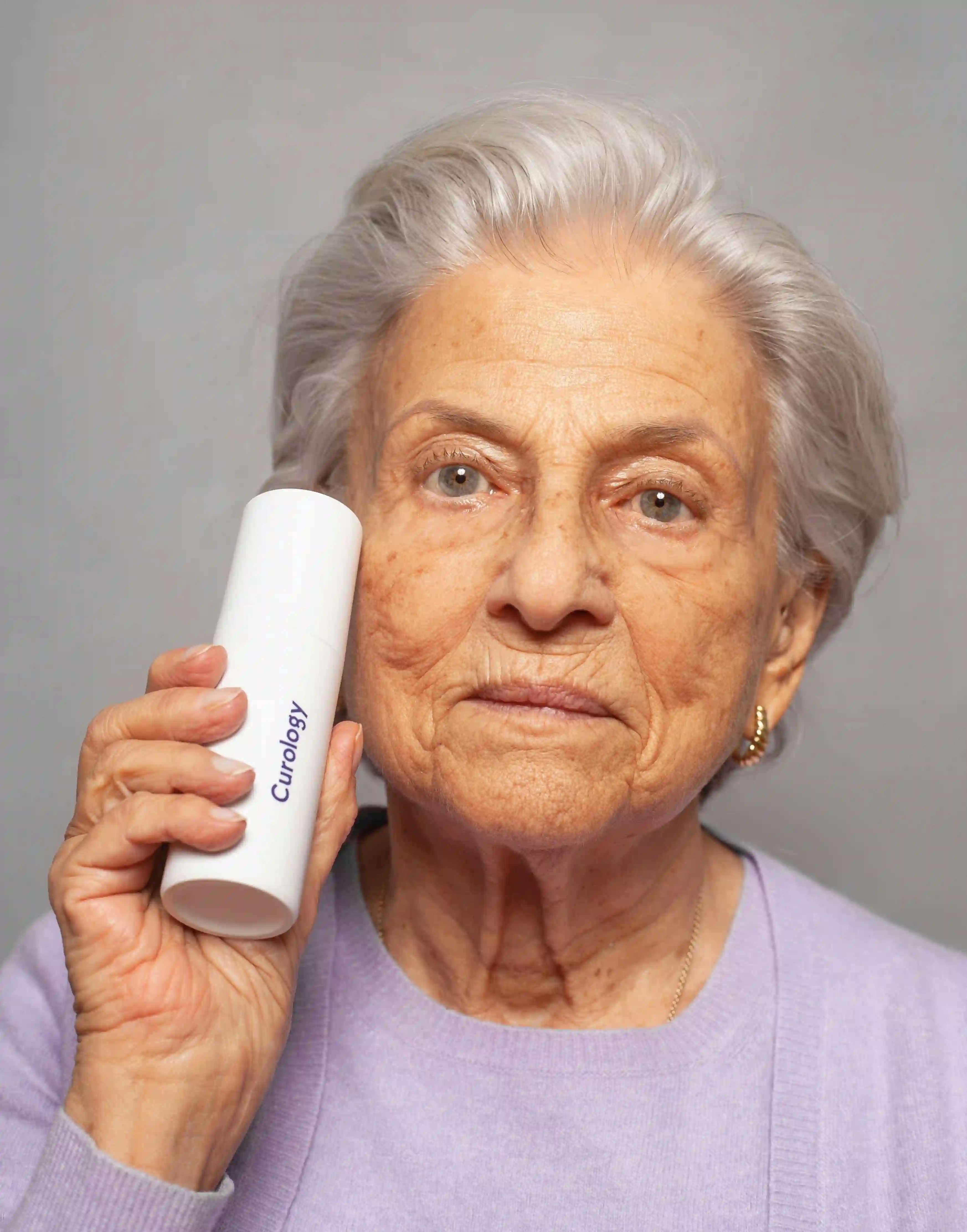 A picture showing an elderly woman with healthy skin.